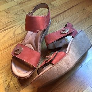 earth wedge heels